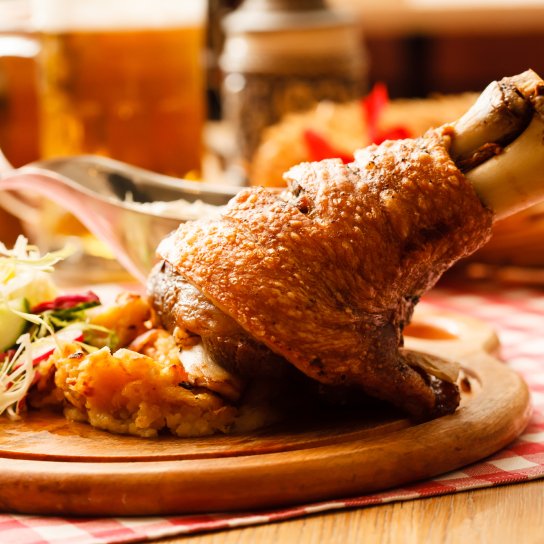 Свиняча рулька в пиві