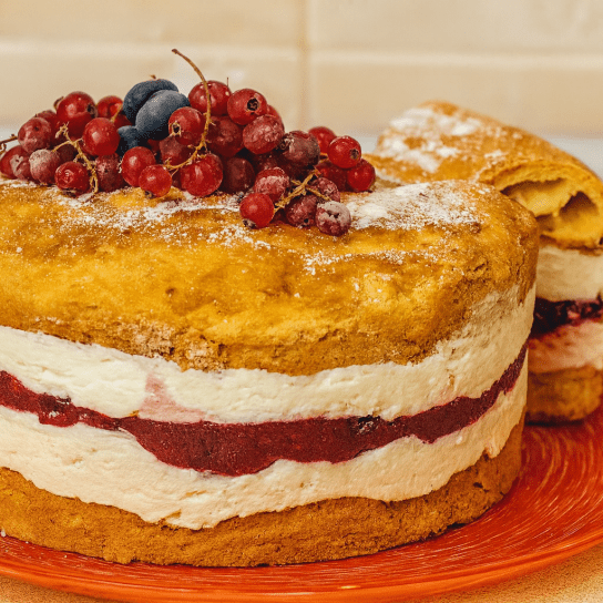 Торт «Карпатка» з ягідною начинкою
