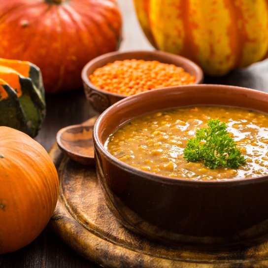 Дал із червоної сочевиці та гарбуза