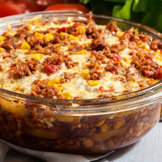 Тушкована картопля з фаршем і помідорами