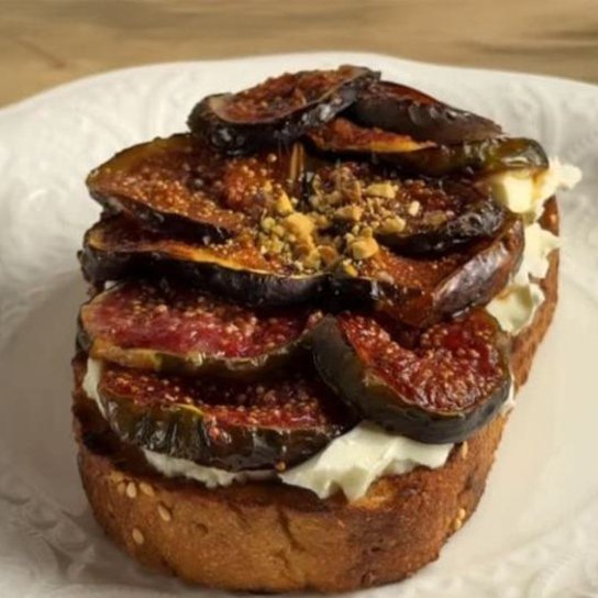 Тост з інжиром