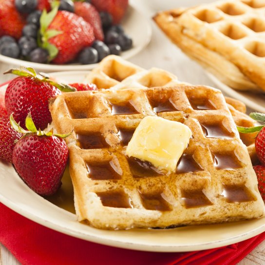 Бельгійські вафлі з полуницею