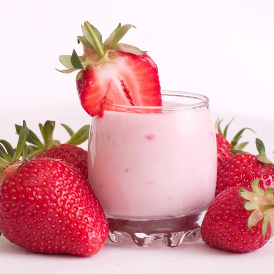 Десерт з полуницею