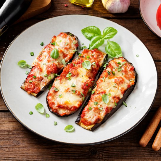 Запечені баклажани з сиром і томатами