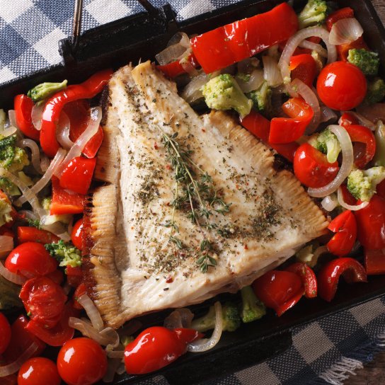 Запечена камбала з молодою картоплею