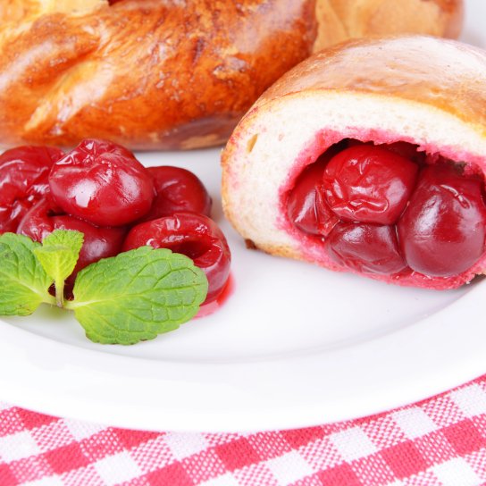 Пиріжки з вишнею