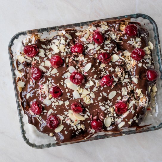 Пляцок з вишнями «Шварцвальд» від Лілії Цвіт