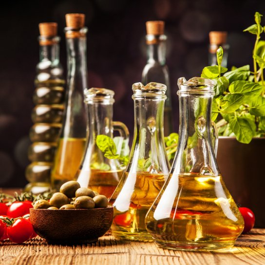 Олія у пляшках