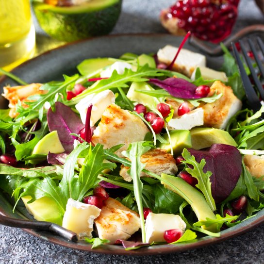 Салат з авокадо і куркою