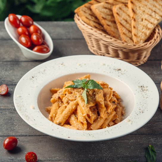 Паста с овощами и сыром