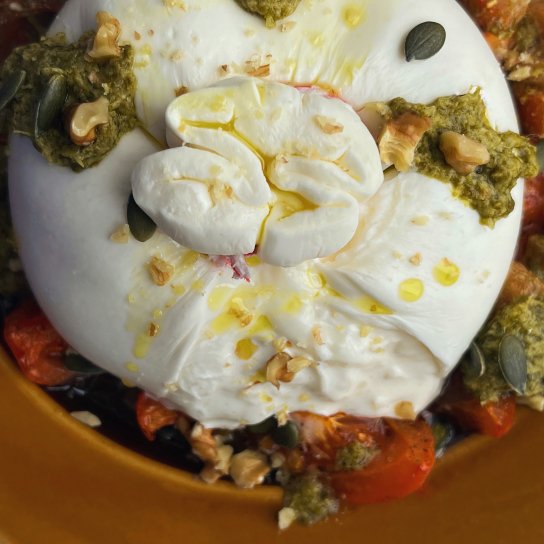 бурата з печеними томатами