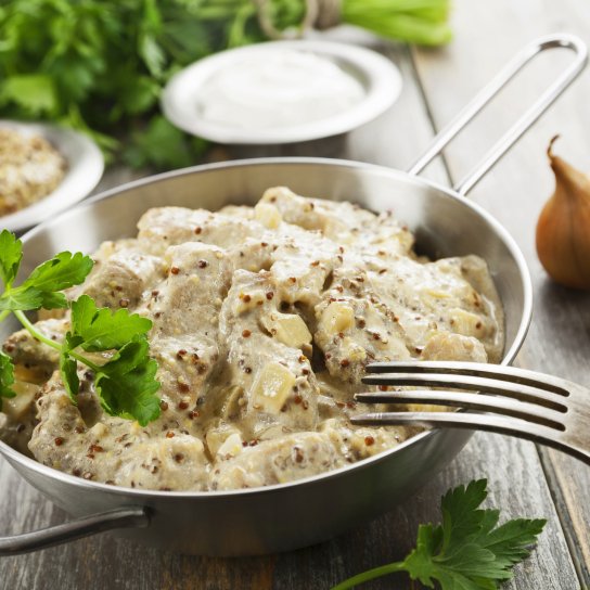 Яловичина під сметанним соусом