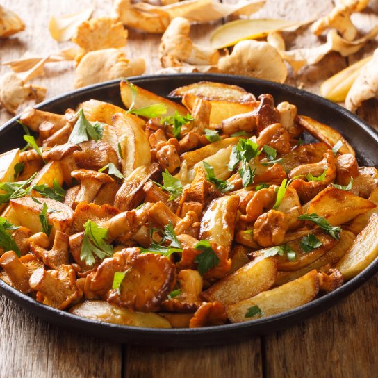 Смажена картопля з лисичками