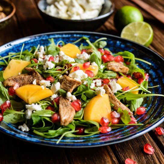 Салат з хурмою, курятиною і фетою