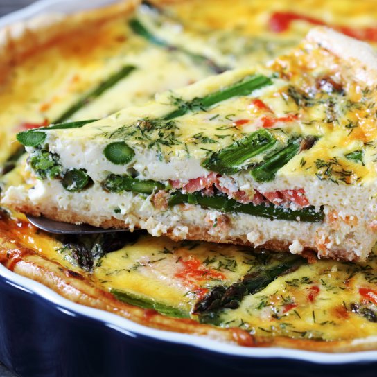 Кіш з лососем і спаржею