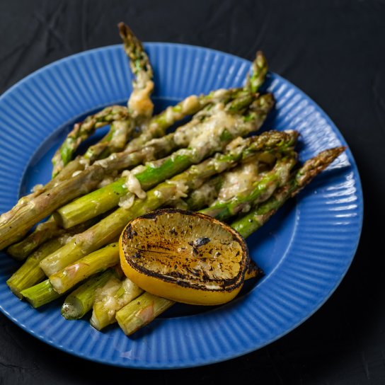 Запечена спаржа