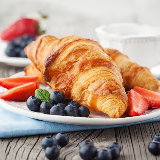 рогалики з родзинками й горіхами