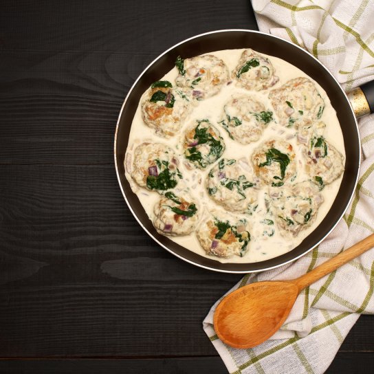 Курячі тефтелі, запечені у соусі бешамель