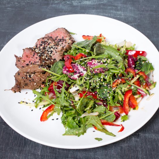Салат з яловичиною та руколою
