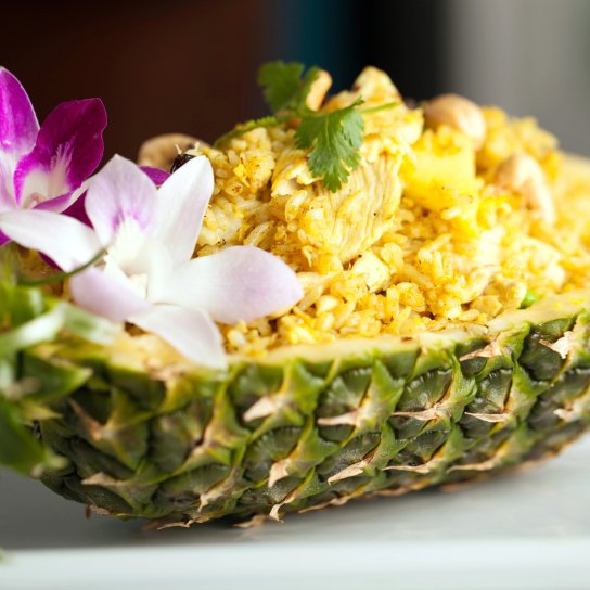 Фарширований ананас