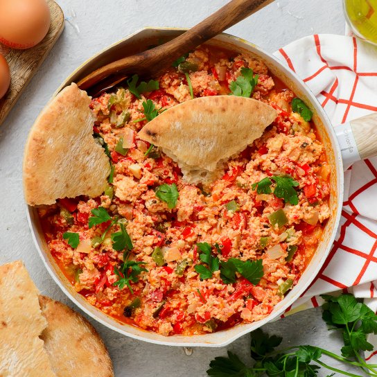 Яєчня з помідорами