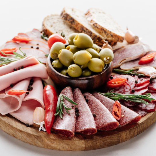 Закуска з ковбаси