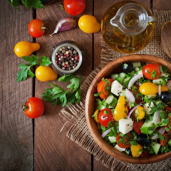 Салат з городиною та бринзою