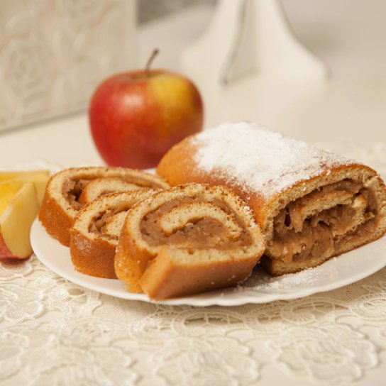 Рулет з натертих яблук