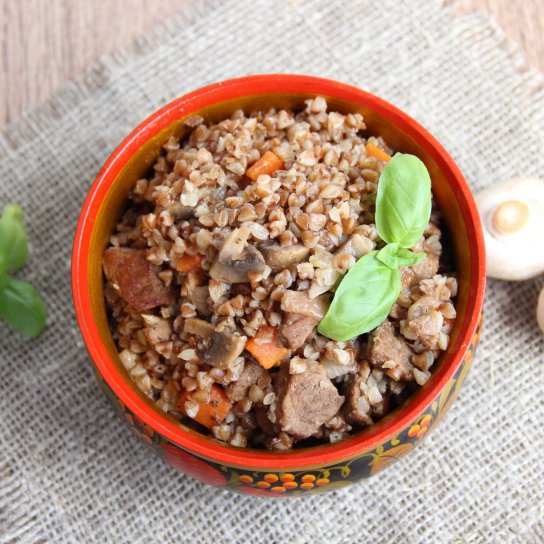 Гречка з тушонкою та грибами