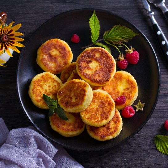 Диетические сырники из трех ингредиентов: рецепт без глютена и сахара