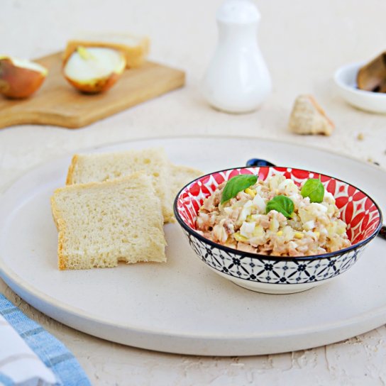 Закуска з печінки тріски, яєць і сиру