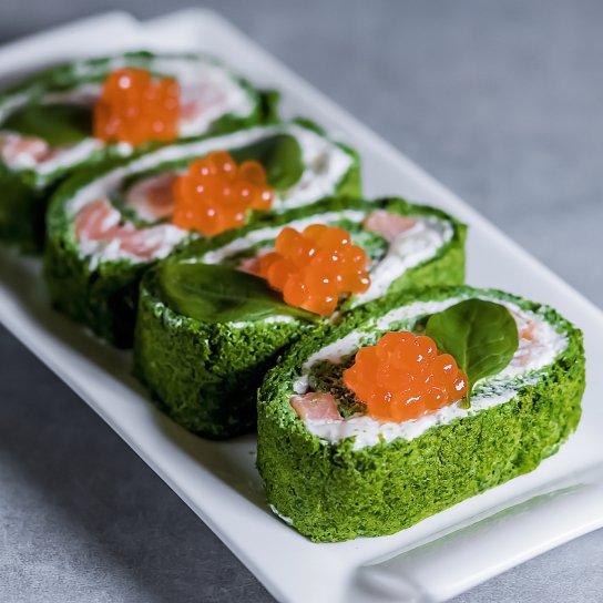 Закусочний рулет з червоною ікрою