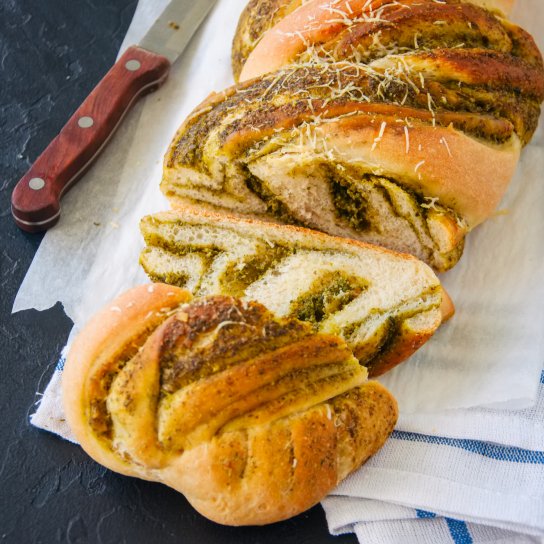 Плетений хліб зі шпинатом