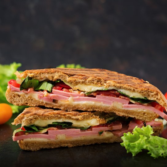 Паніні з шинкою і томатами