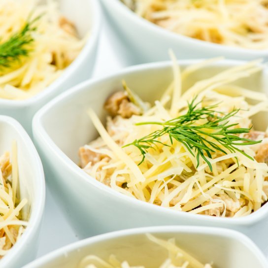 Пікантний салат із запеченою куркою