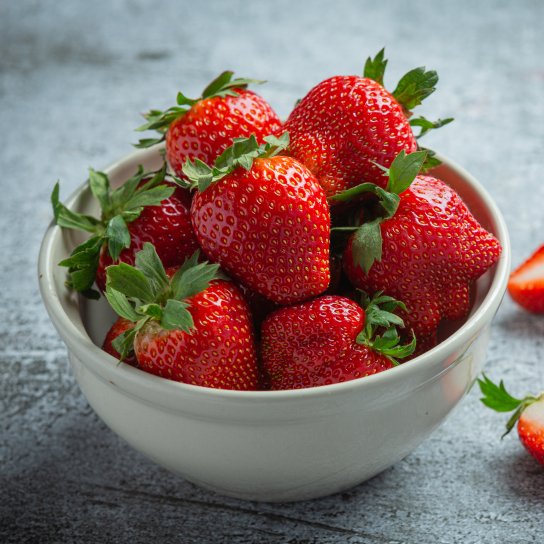 Клубника в миске