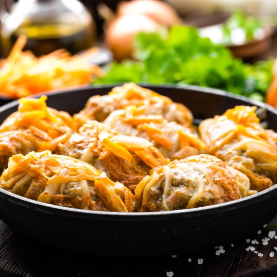 Трубочки з пекінської капусти з начинкою