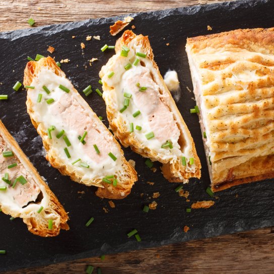 Штрудель з рибою і шпинатом