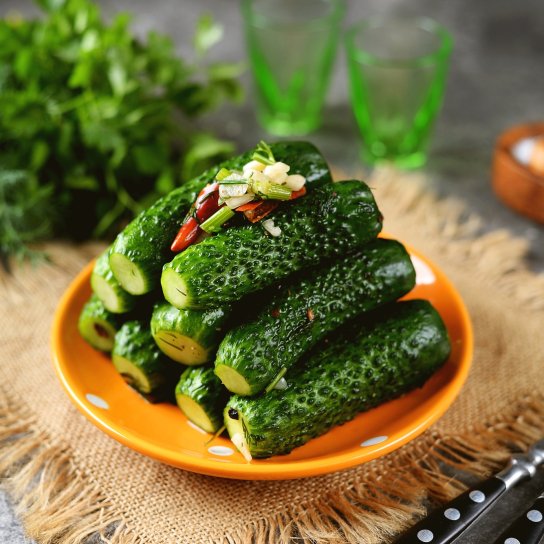 Швидкі солоні огірки