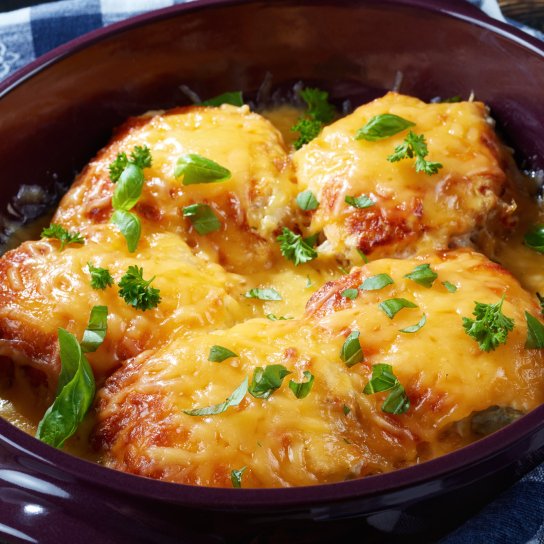 Свинина під яблуками і чорносливом - рецепт