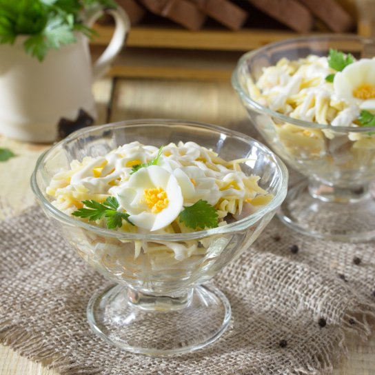 салат з яловичим язиком та грибами