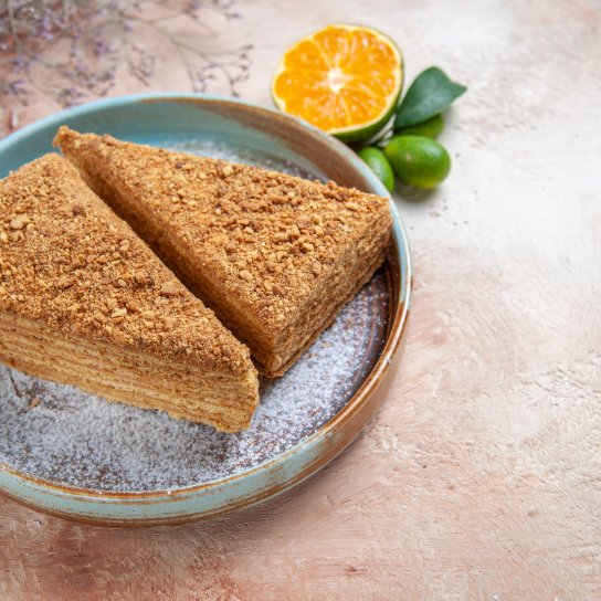 Медівник з кремом зі згущеного молока