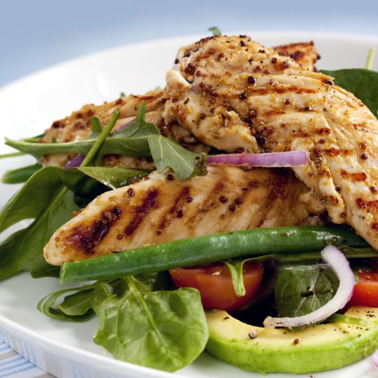 Салат з куркою та овочами