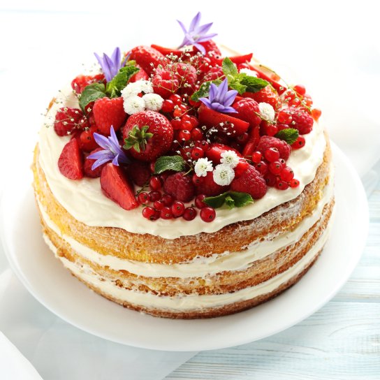 Многослойный ягодный торт с кремом