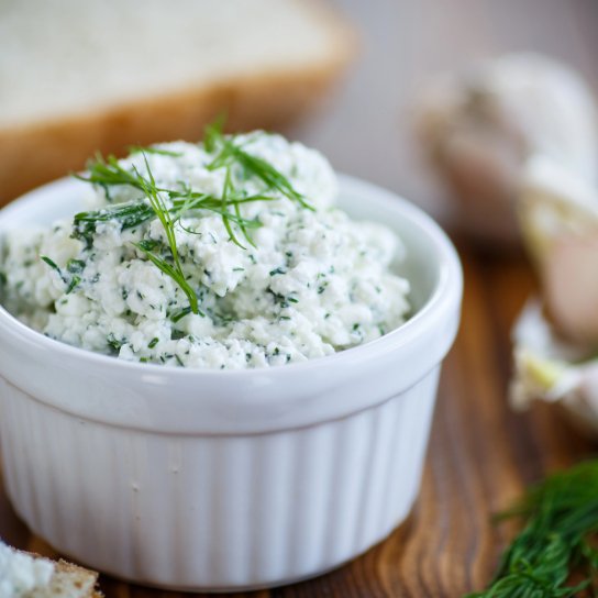 Плавлений сир з кропом