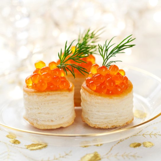 Канапе з червоною ікрою