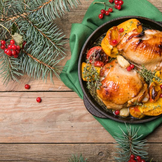 смажені курячі стегна з картоплею