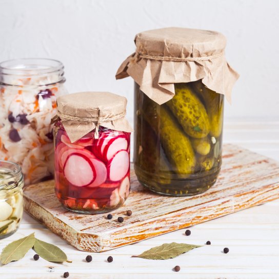 Консервований салат з редисом і огірком