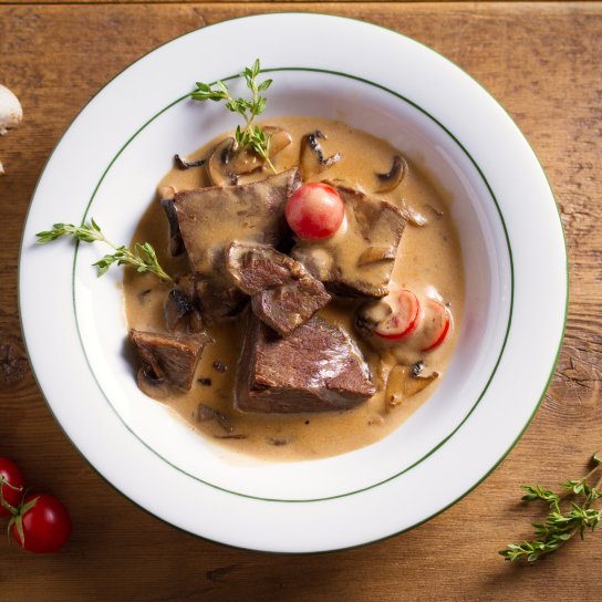 Телятина під грибним соусом