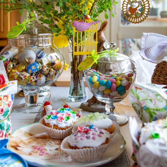 Як накрити стіл за годину на Великдень